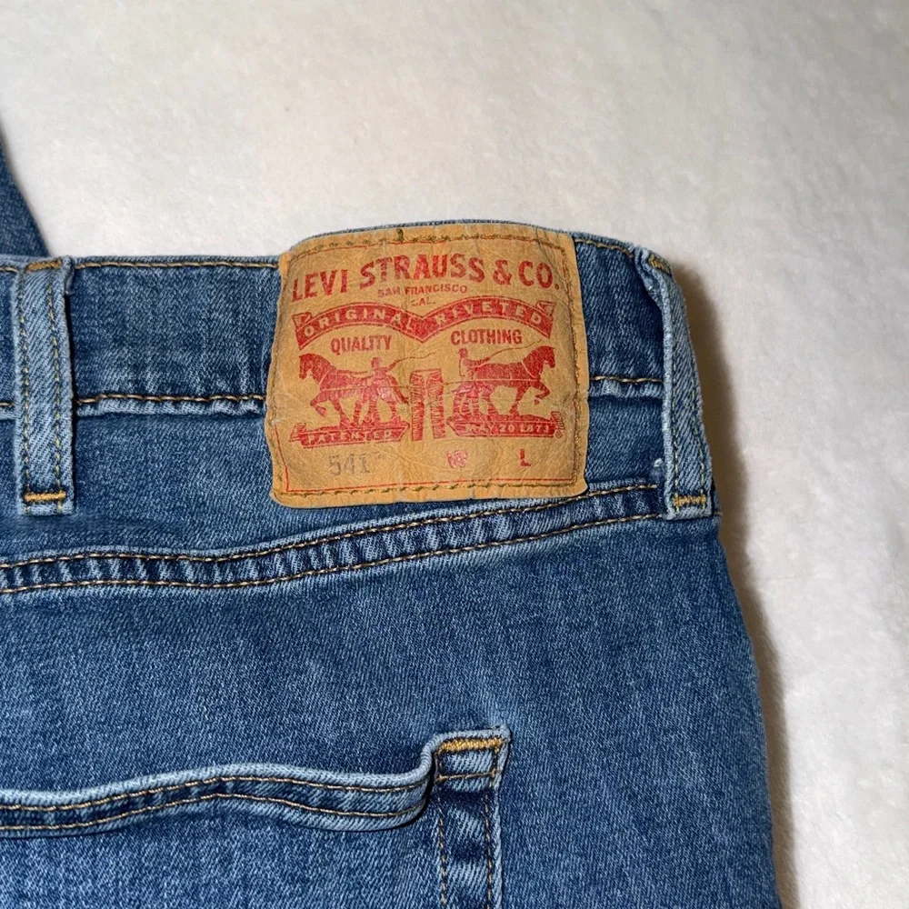 Levi 541 Men’s Jeans, size W 48 x L 30